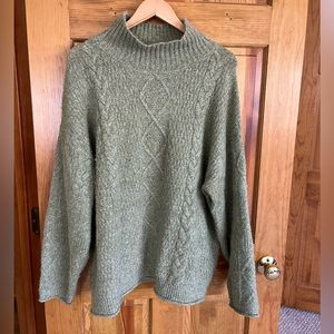 L cropped turtleneck green